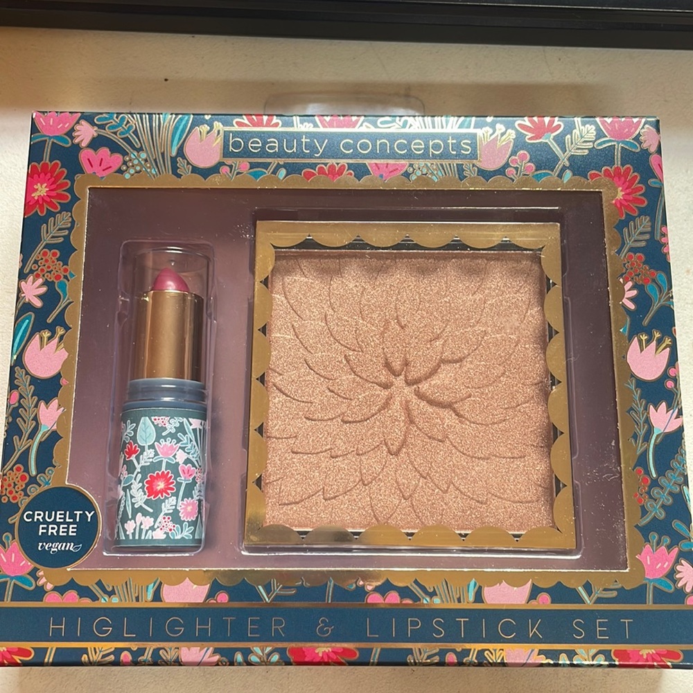 Lipstick & highlighter